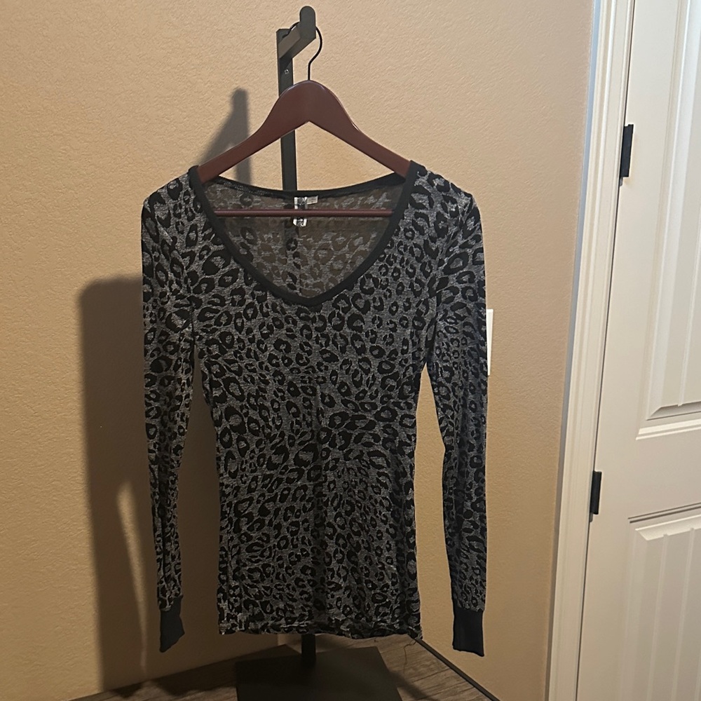 Women’s BKE cheetah long sleeve top size small